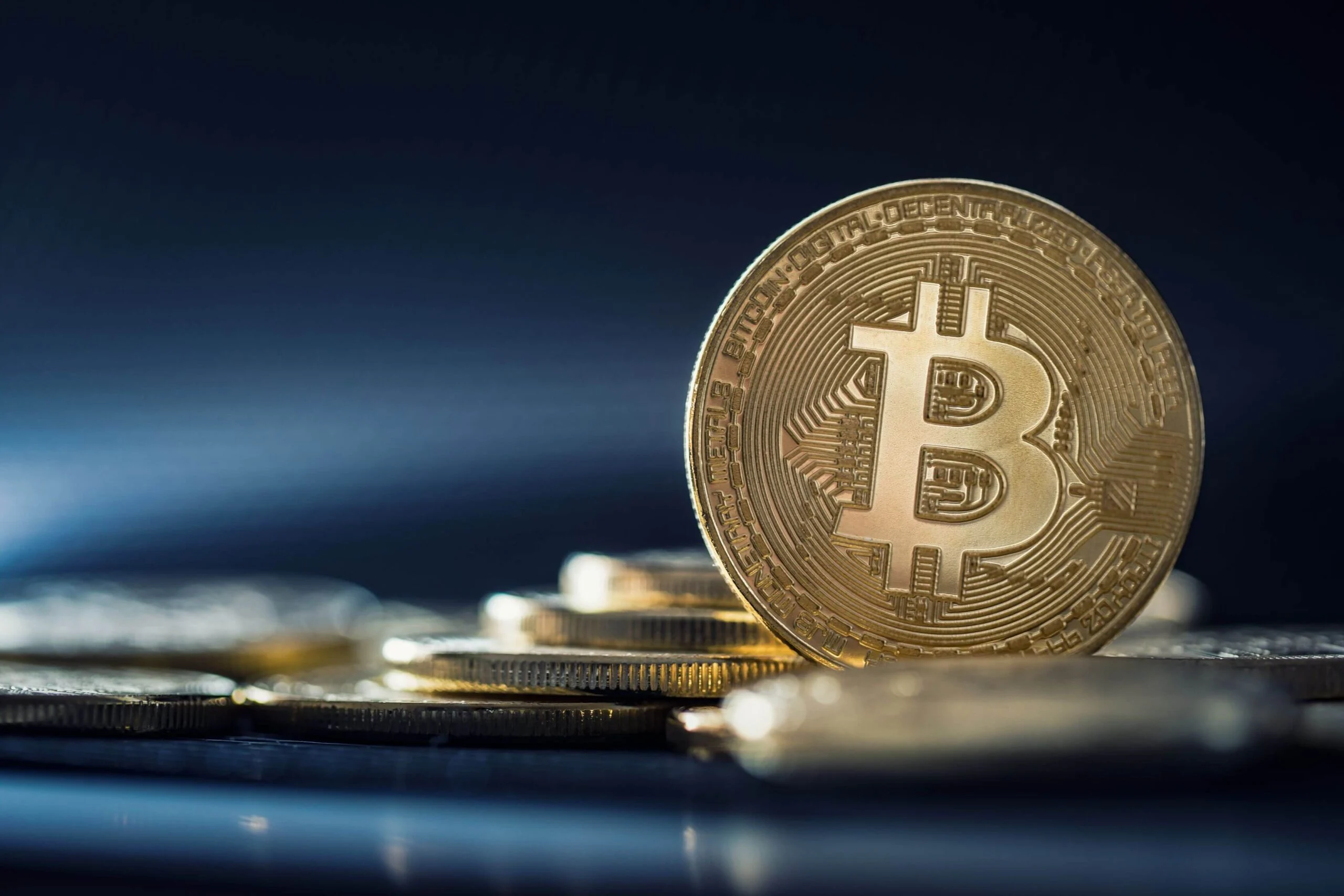 Bitcoin Navigates Geopolitical Easing, Rising Yields, and ETF Outflows Amidst Price Consolidation