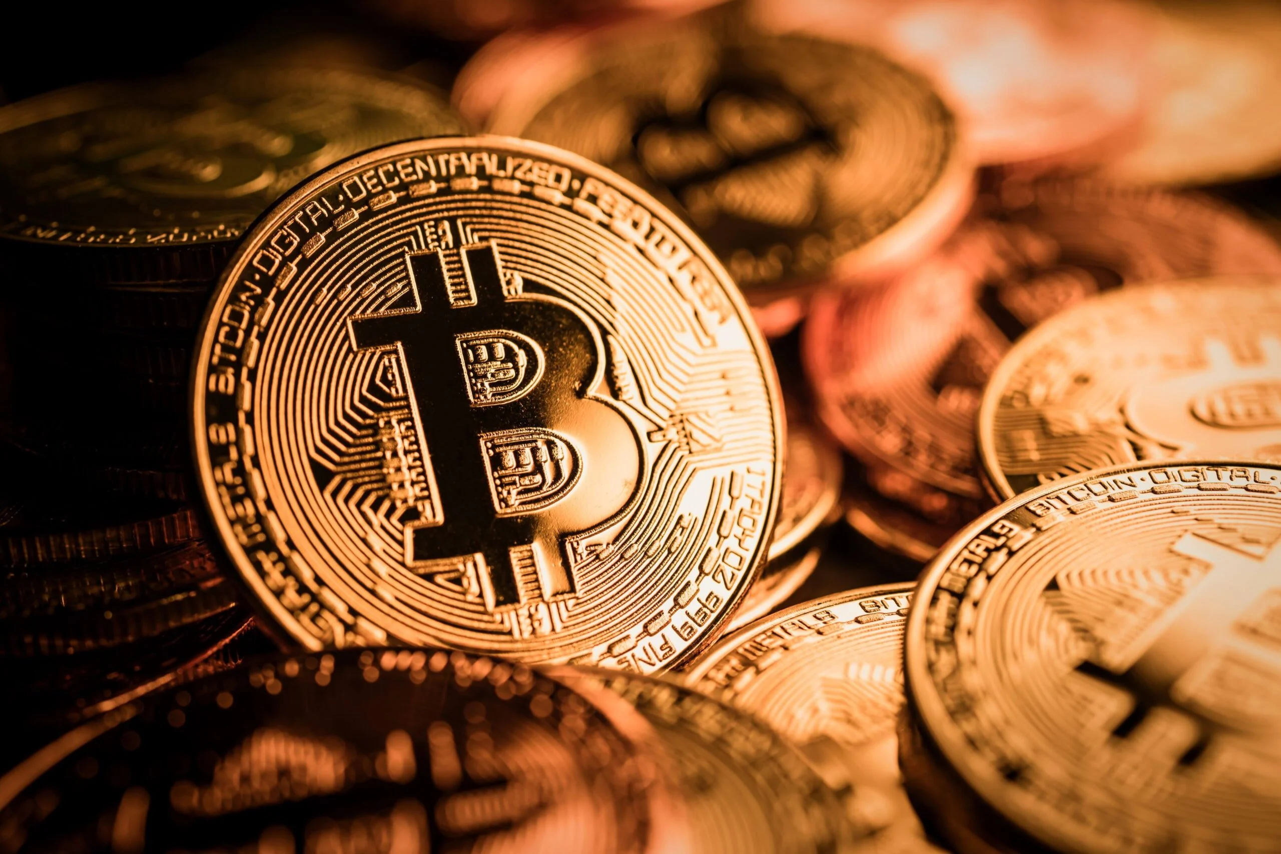 Bitcoin Struggles Below $77,000 Amid Macro Headwinds and Geopolitical Shifts, Institutional Outflows Intensify
