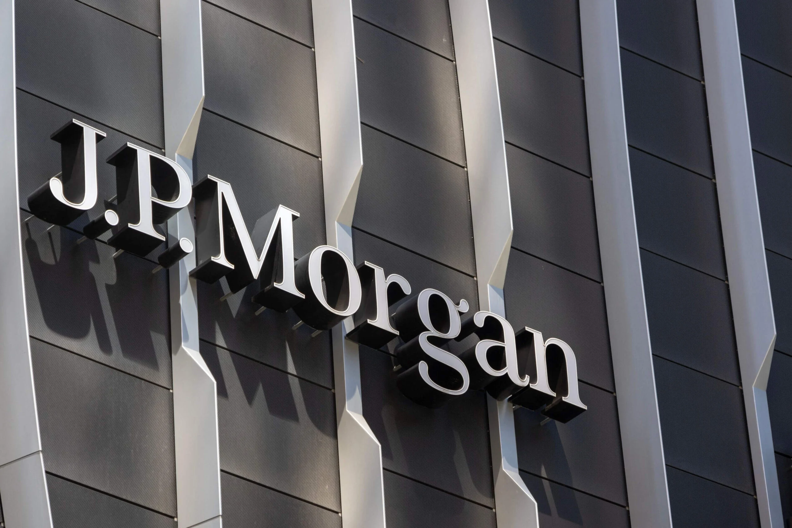 JPMorgan CEO Jamie Dimon Warns of Soaring Interest Rates, Recession Risk Amidst Shifting Global Economy, Highlights Bank’s Aggressive AI Integration