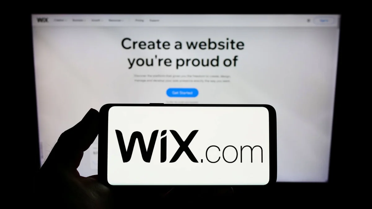Wix.com Faces Major Reversal with $57.5 Million Q1 Deficit, Announces 20% Workforce Reduction Amid Aggressive AI Pivot and Stock Plunge