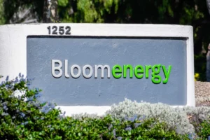 Bloom Energy Shares Plunge Amidst Competitive Pressures and Market Re-evaluation Following Explosive Rally
