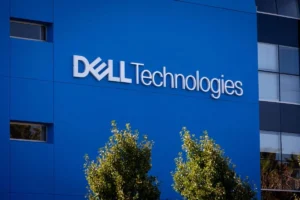 Dell Technologies Experiences Share Decline Amidst Analyst Downgrade and Intensified Competitive Scrutiny