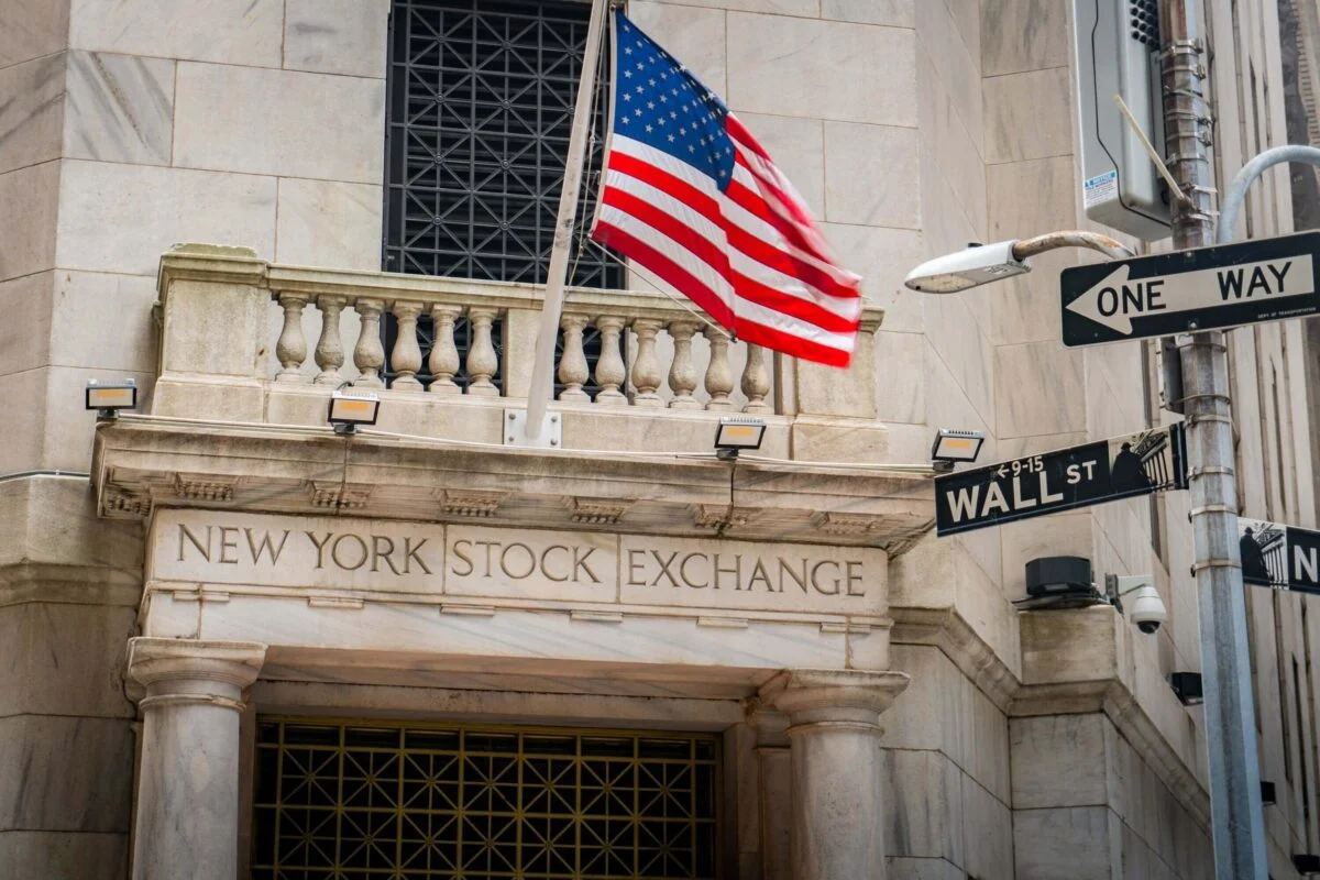 Global Markets Await Crucial Fed Insights and Key Corporate Reports Amidst SpaceX’s Landmark Nasdaq 100 Inclusion